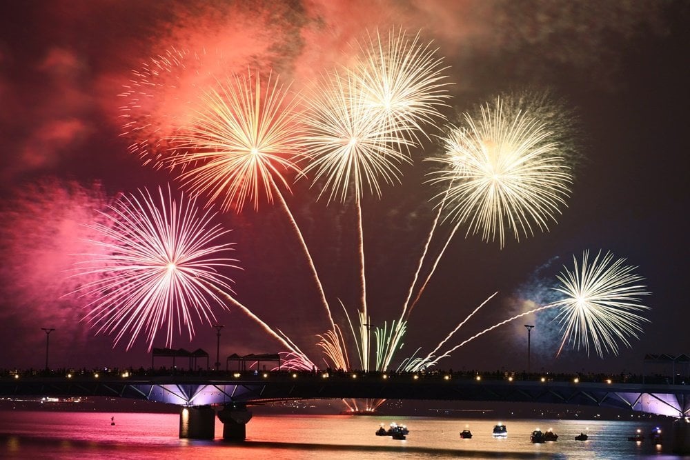 神々の宴、夜空彩る大輪 - 松江水郷祭花火大会（ドローン500機によるショーも） 島根