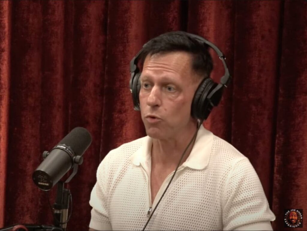 JD・ヴァンスの奇人億万長者パトロン、ピーター・ティールは米国を離れることを考えていると語った。