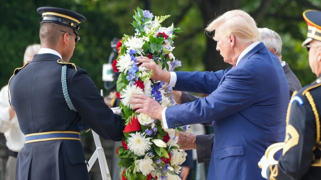 トランプ大統領の物議を醸したアーリントンでの写真撮影に退役軍人らが恐怖