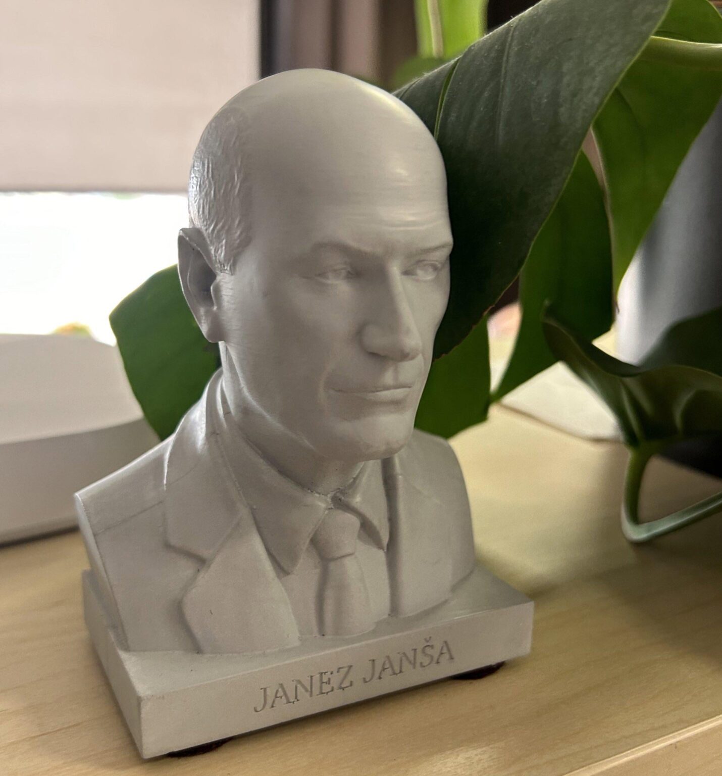 ヤネス・ヤンシャのコンクリート像を作りました