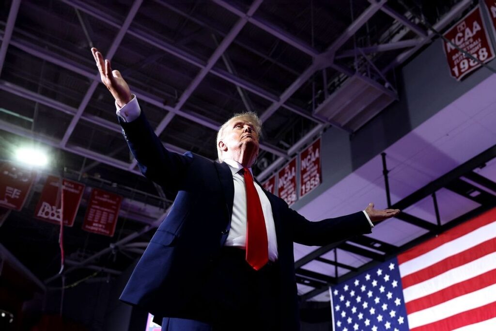 「彼は負けることを選んでいるようだ」：トランプの同盟者は、カマラ・ハリスの支持急増でトランプが自滅することを懸念している