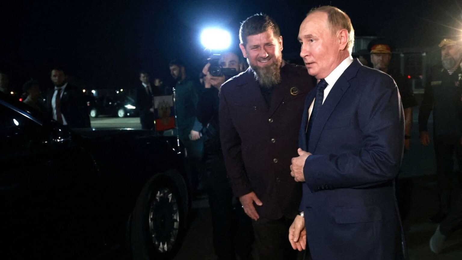 ウラジミール・プーチン大統領が13年ぶりにチェチェンを訪問し、ウクライナ戦争での「無敵の」志願兵を称賛