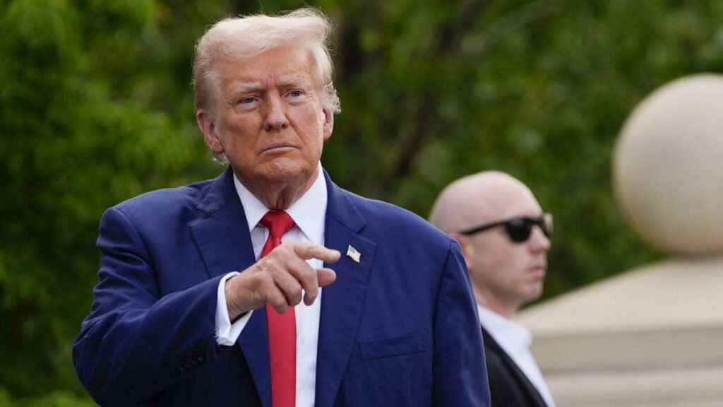 ハリス陣営、ベッドミンスターでの「あれは何だったのか」という演説でトランプ氏を嘲笑