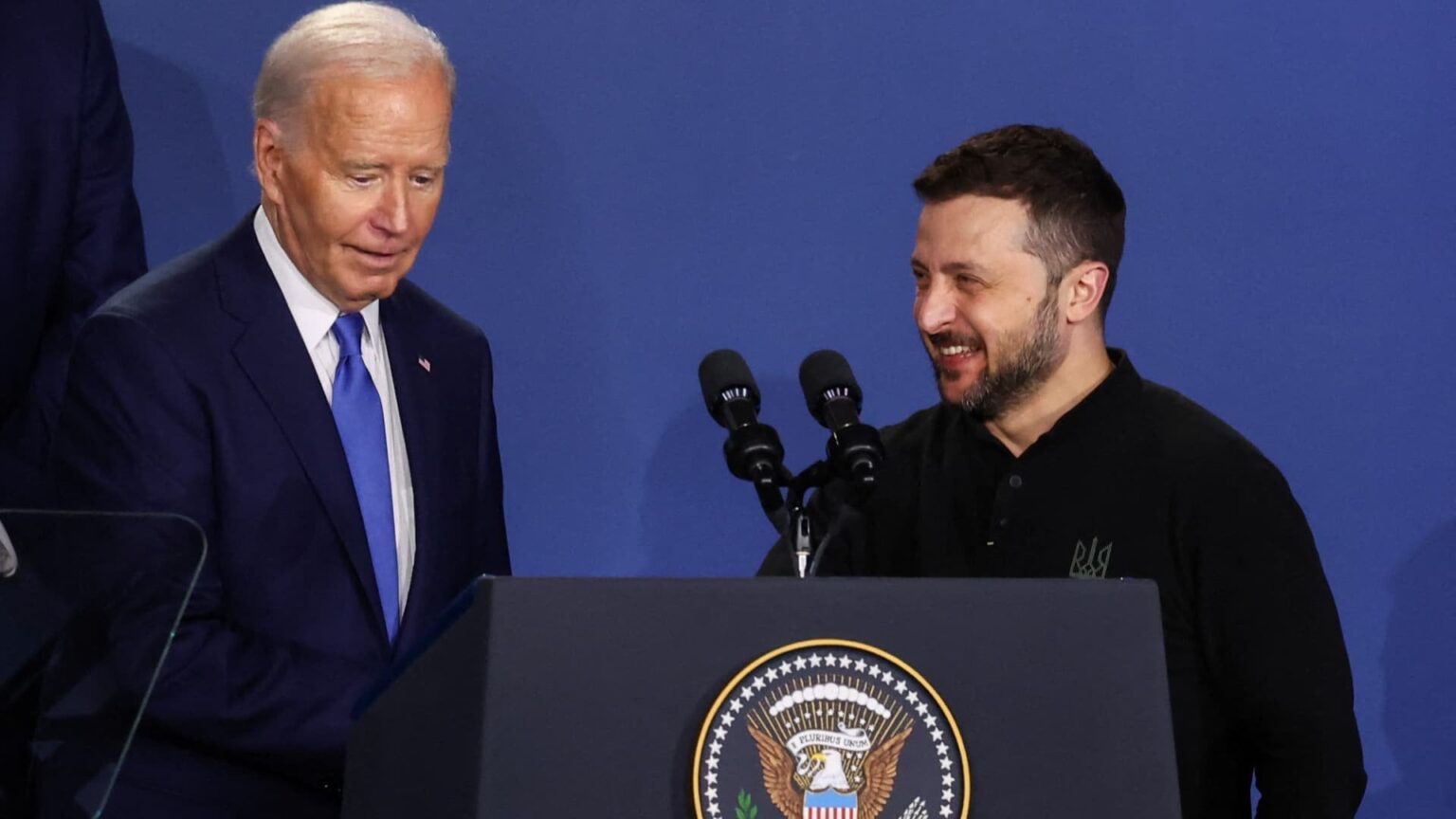 バイデン大統領、ゼレンスキー大統領と会談、ウクライナ独立記念日を前にウクライナへの新たな軍事援助を発表 バイデン大統領、ゼレンスキー大統領と会談、ウクライナ独立記念日を前にウクライナへの新たな軍事援助を発表