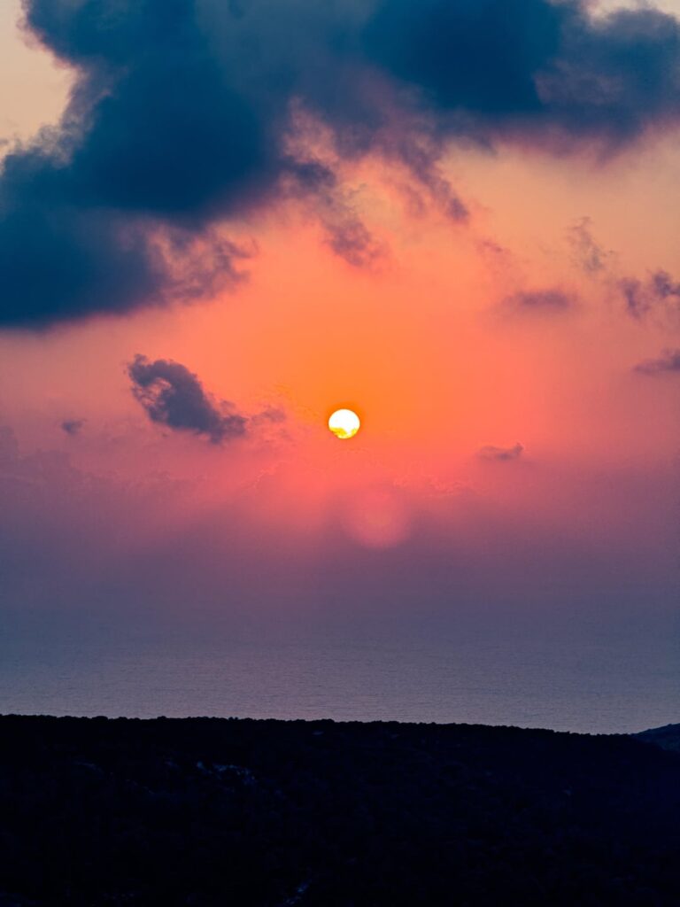 アカマスで一日過ごしました。夕日はすごかったです