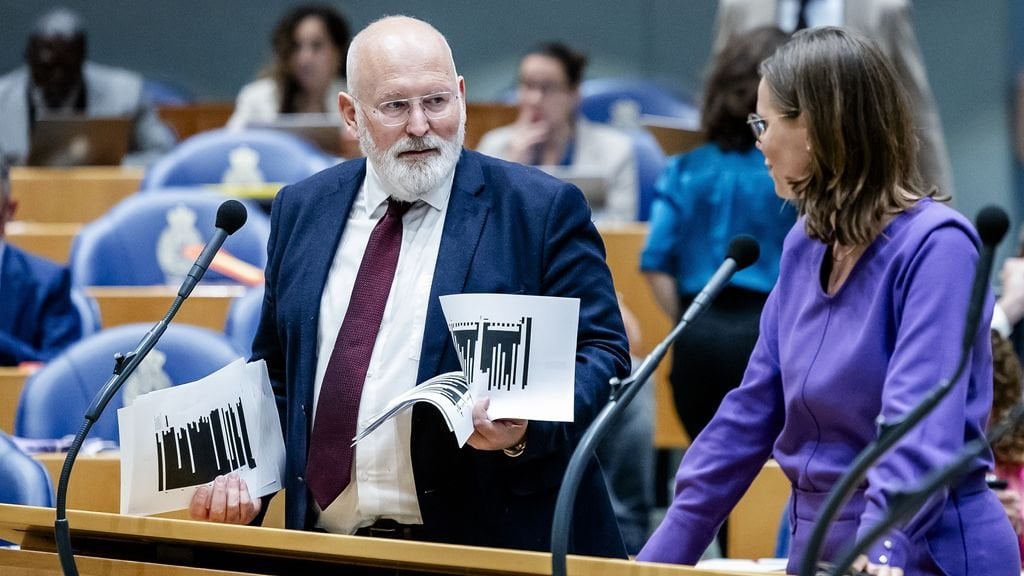 亡命に関するありのままのアドバイスが国会議員の間で広まる • 「首相自らが緊急事態法の制定を強く求めた」