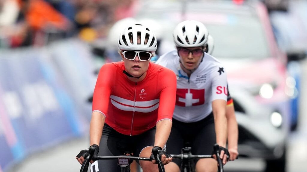 素晴らしいフィニッシュでデンマークが金メダル [Cykelrytteren Emma Lund vinder guld i linjeløb ved de paralympiske lege i Paris]