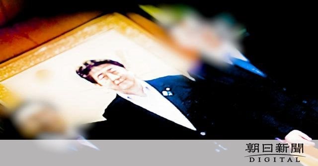 安倍晋三氏と旧統一教会会長、自民党本部で選挙支援確認か　写真入手
