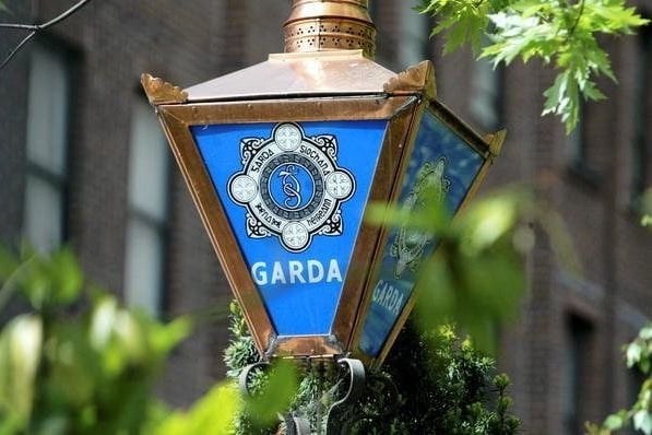 ダブリンのアパートで女性（30代）が監禁され拷問を受け男8人が逮捕