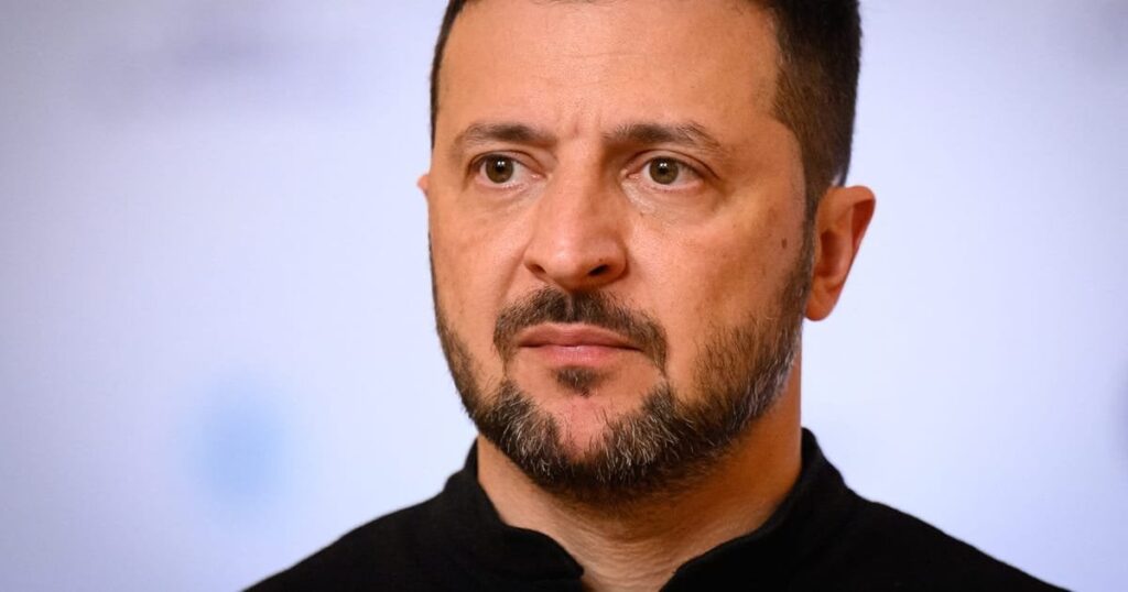 ゼレンスキー大統領、ポーランド警察がウクライナの世界チャンピオンボクサー、ウシク選手を手錠で拘束したことに激怒