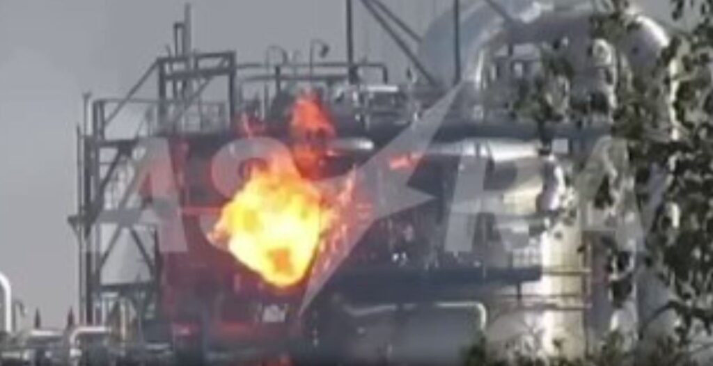 ロシアへの夜間の大規模ドローン攻撃：発電所2カ所と石油精製所が被害、モスクワを含む16地域が標的に [September 1]