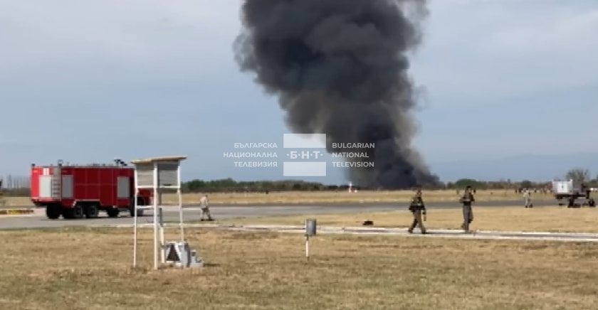 ライブ: 「グラーフ・イグナティエヴォ」付近での航空ショー中に軍用機が落下 (ビデオ) - パラシュートが作動しなかった