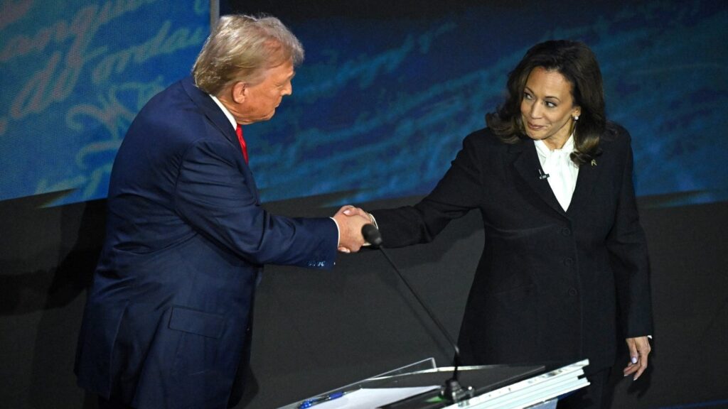 世論調査によると、有権者はカマラ・ハリス氏がドナルド・トランプ氏より強硬だと考えている