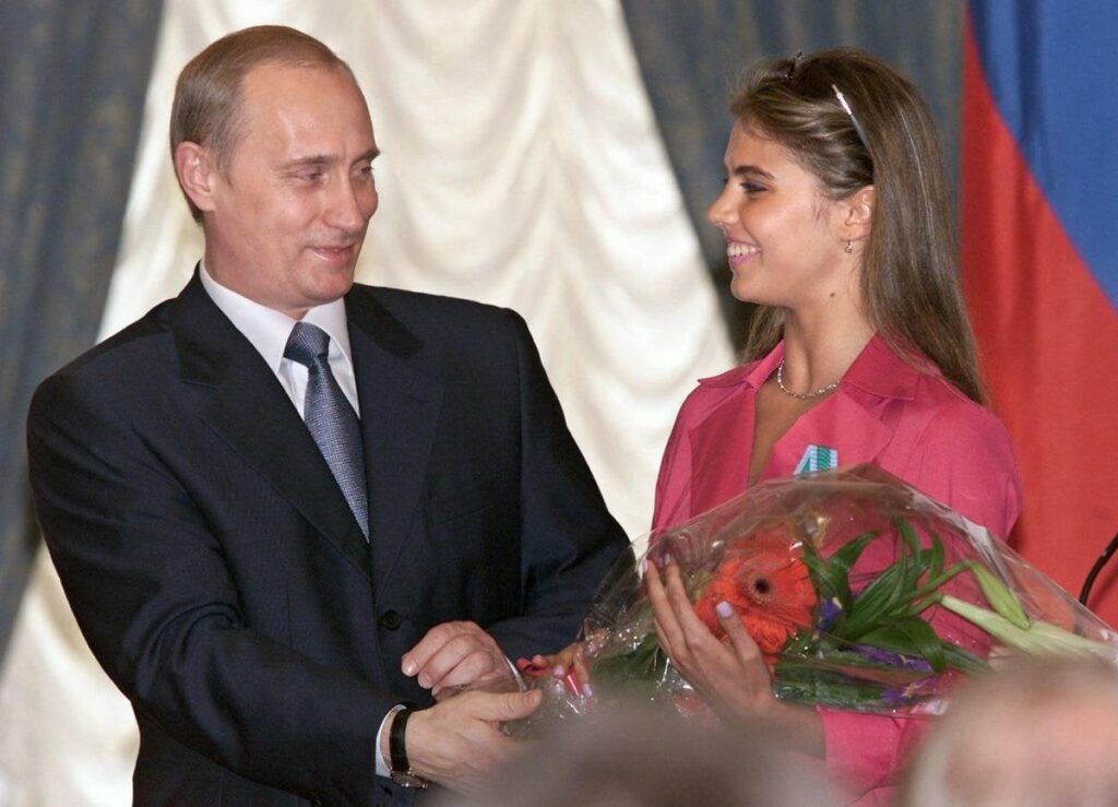 ロシアの調査によりプーチン大統領の息子がスイスで生まれたことが確認される