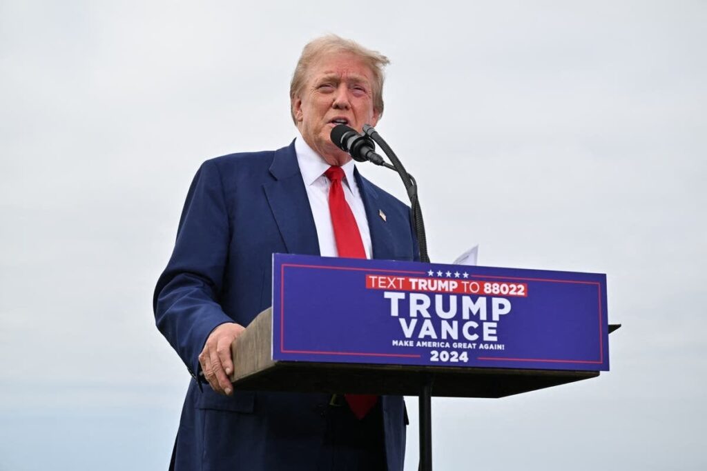 共和党の警告を受け、トランプ大統領は極右活動家ローラ・ルーマー氏が側近に加わった理由について曖昧な回答をした