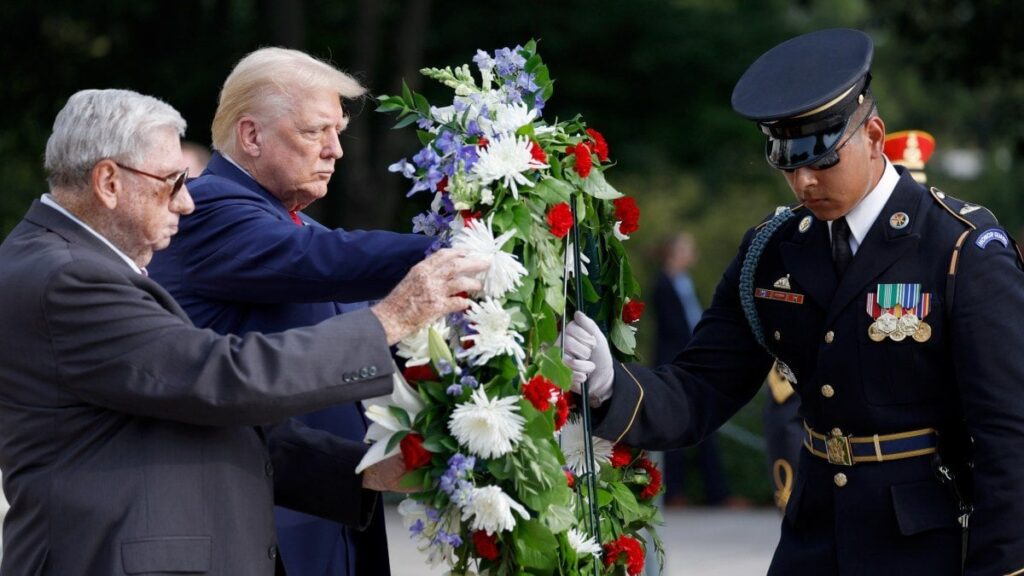 退役軍人らは「無礼な」ドナルド・トランプ氏に背を向ける