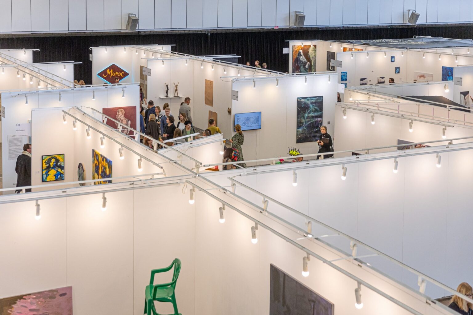 ArtVilnius は再び Litexpo 展示ホールで開催され、北欧および国際的なさまざまなギャラリーとプログラムが展示されます。