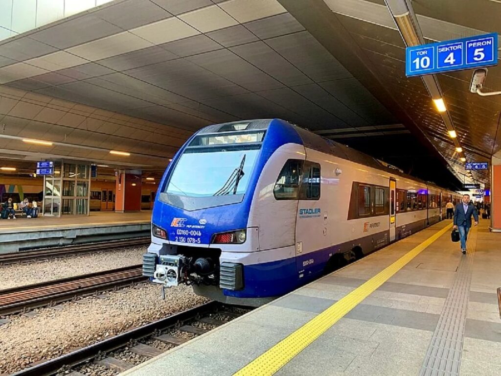 PKP: 今日からポズナンまで2時間18分でワルシャワへ！