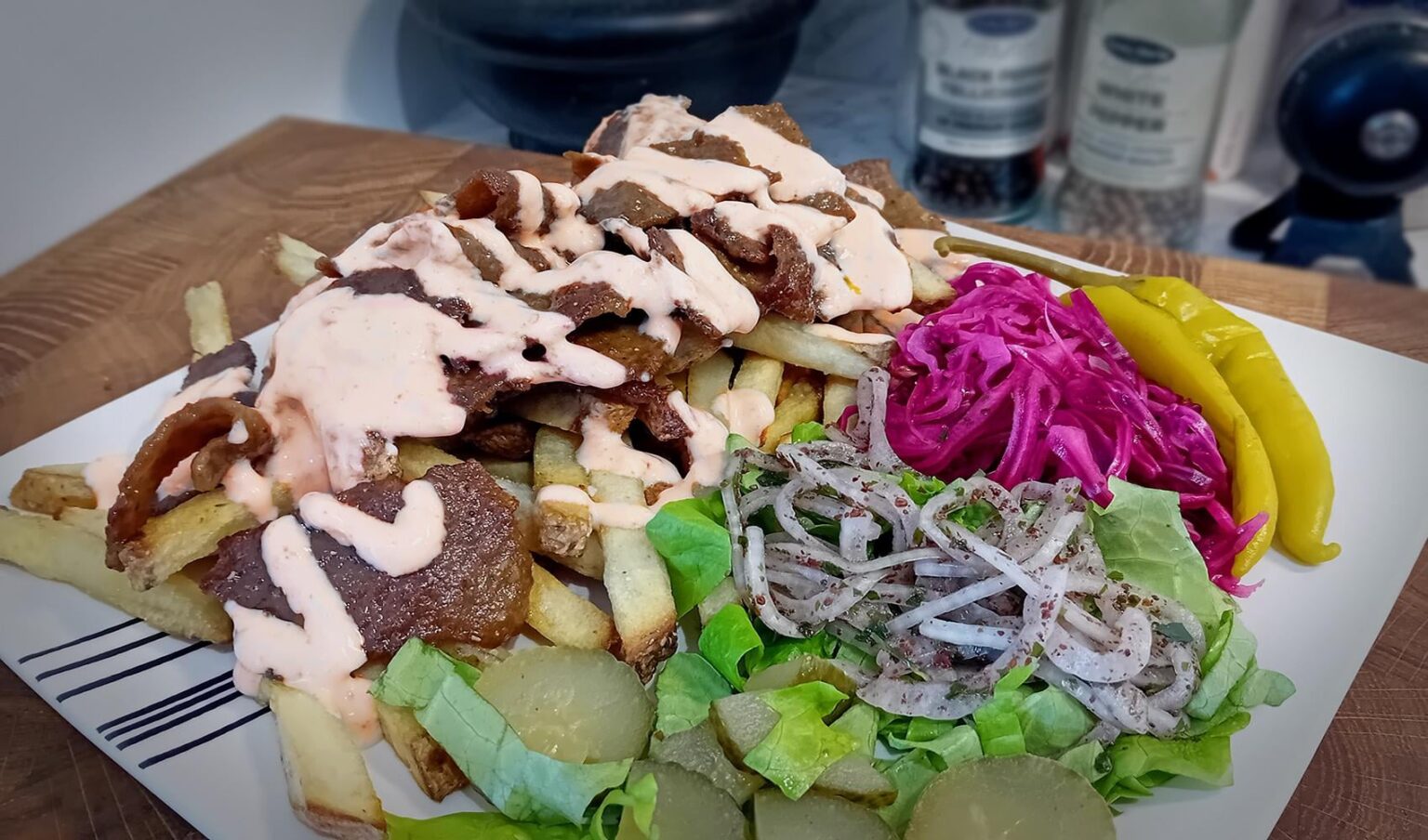 今日はケバブの日なのでケバブプレートを作りました、今夜は何食べますか？