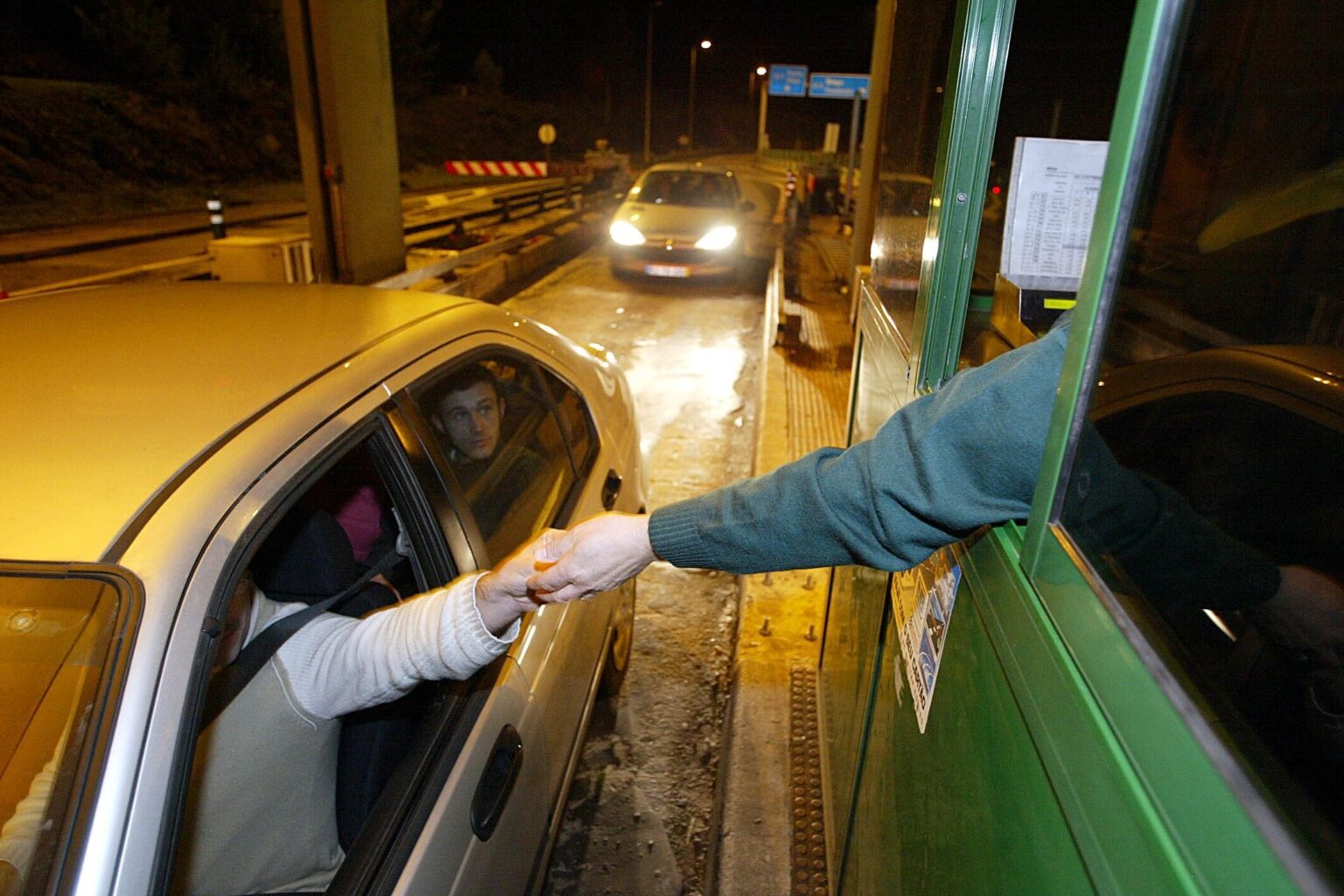 政府、高速道路からの料金所撤去にゴーサインを出す