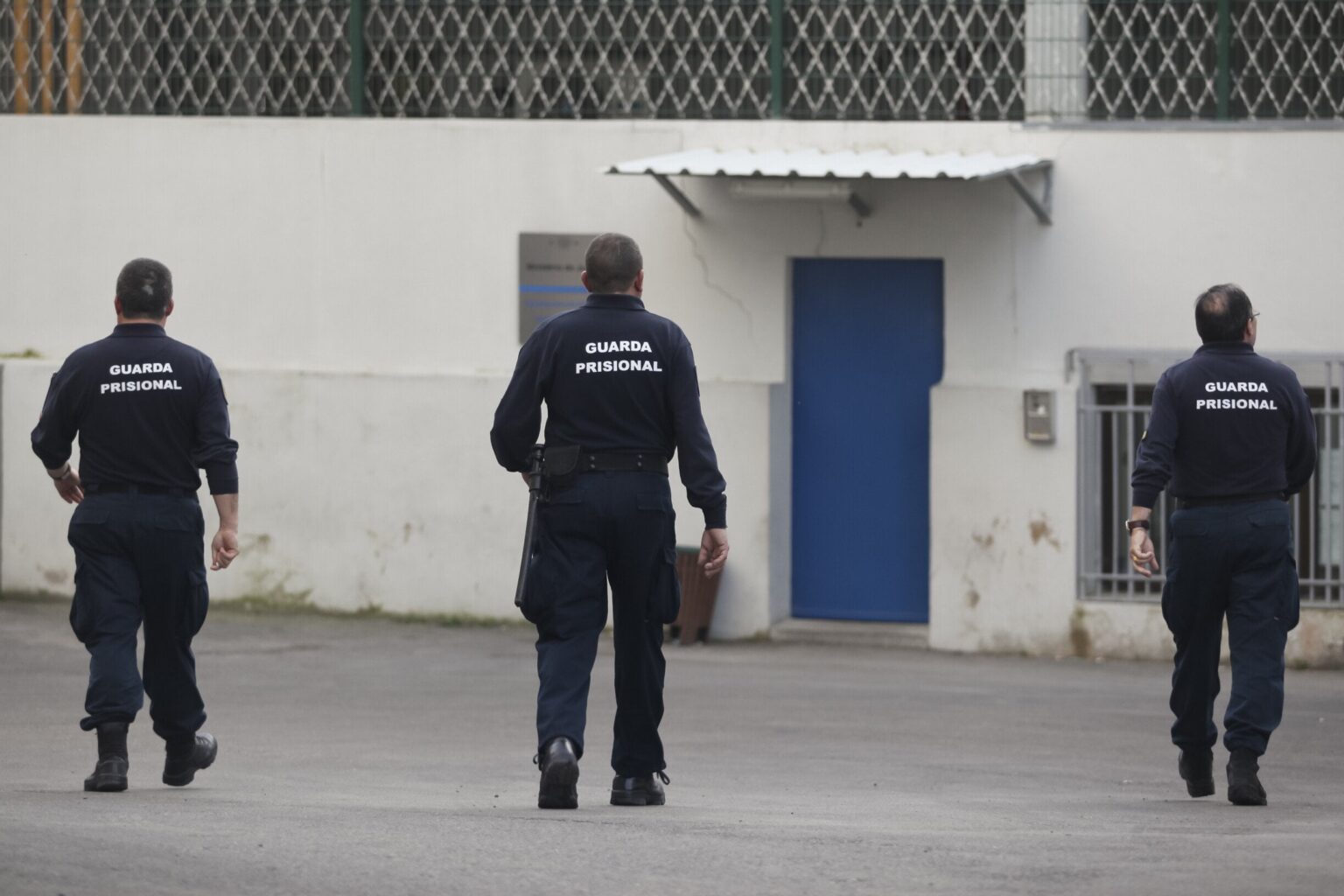 「私たちの刑務所の看守は減っているのではなく、多くの国よりもたくさんいるのです。」
