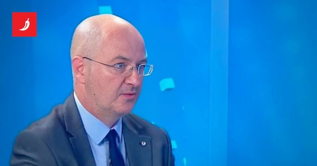 ラディッチ氏はLGBTQ協会に対し、「彼らは虹色を使用する権利をどこから得たのですか？」と答えた。