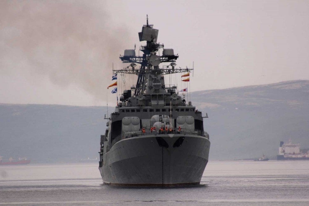 ロシア軍艦がノルウェー漁船に警告射撃