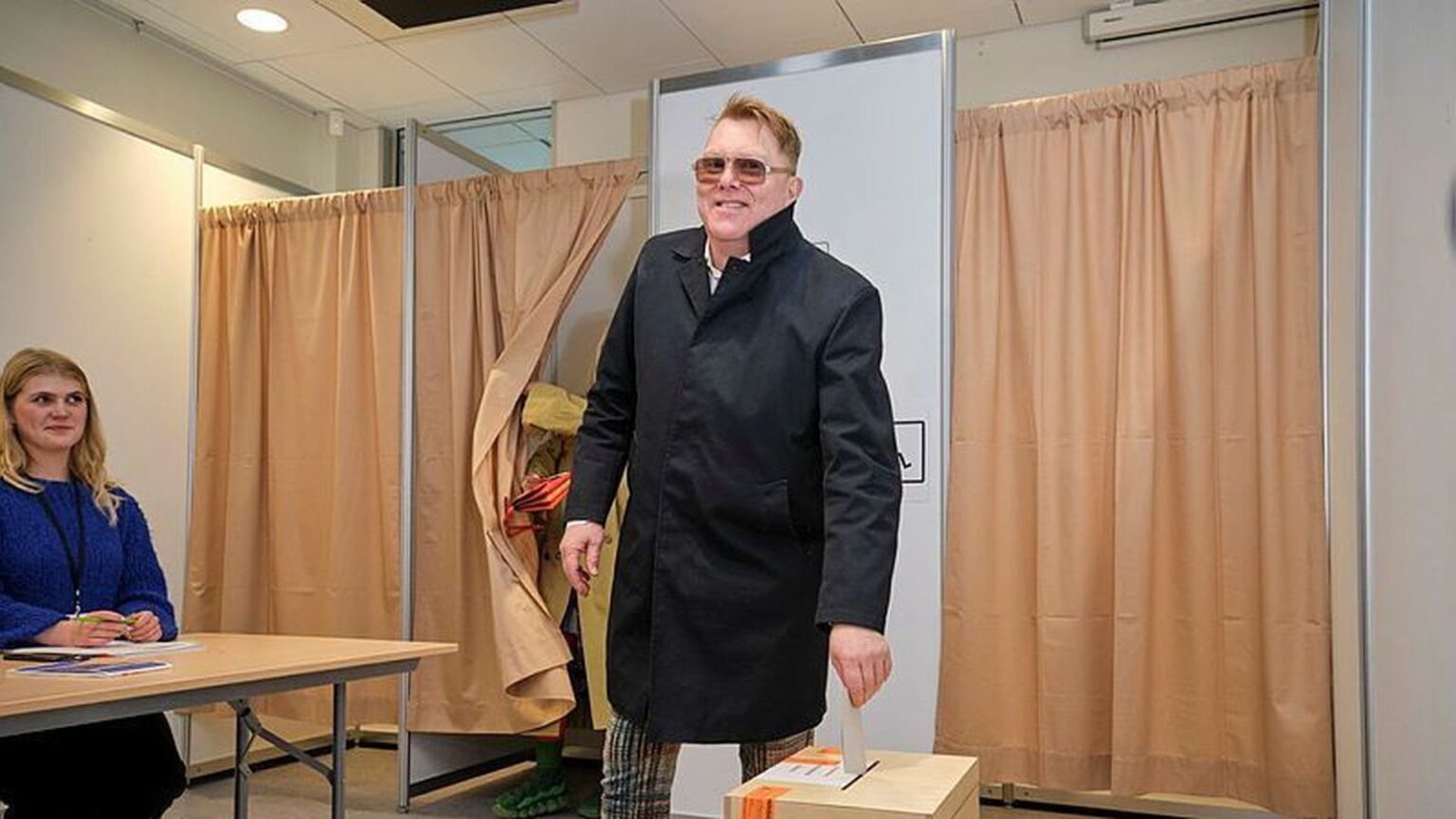 ジョン・ナールはヴィズレインに登録し、アルジンギ - ヴィシールに行く予定