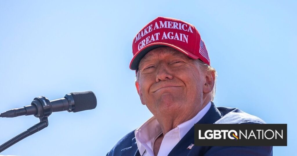 ドナルド・トランプ氏は集会で、学校がトランスジェンダーの子供たちを虐待していると嘘をついた。彼の選挙陣営は、実際にそのようなことが起きた例を挙げることができなかった。