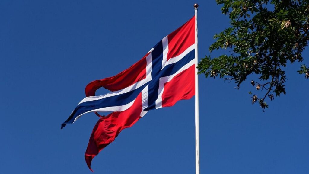 ノルウェーは基準金利を16年ぶりの高水準の4.5%に据え置いた。