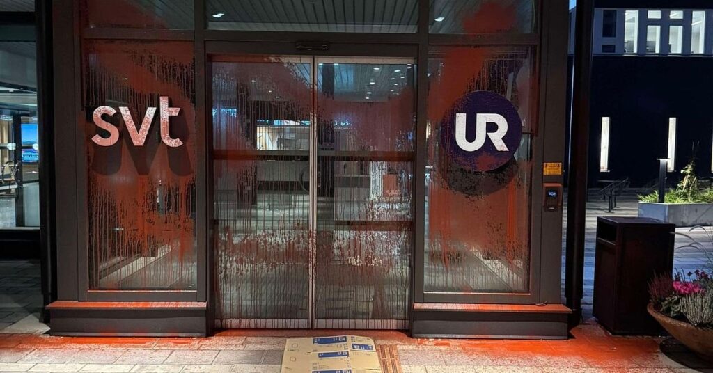 ストックホルムのSVTの入場に対するカラー攻撃