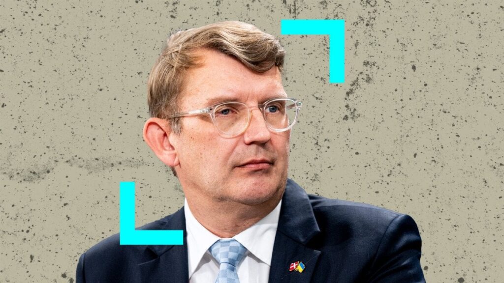 トロエルズ・ランド・ポールセンは過去の戦争の間違いを認めている。しかし、軍隊は依然として世界に派遣されなければならない