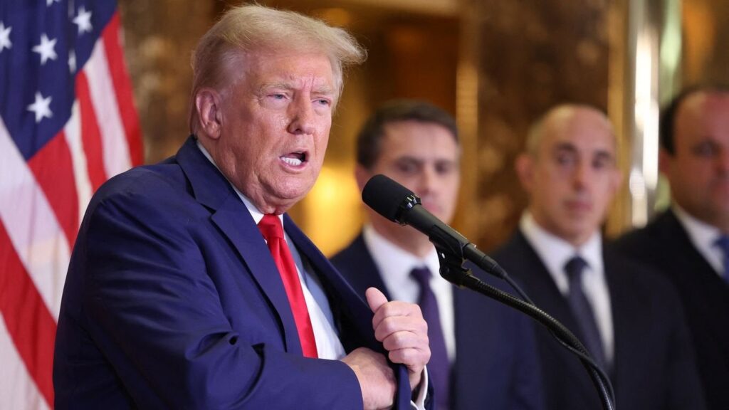 トランプ大統領、性的暴行の告発者を嘲笑「彼女は選ばれなかっただろう」