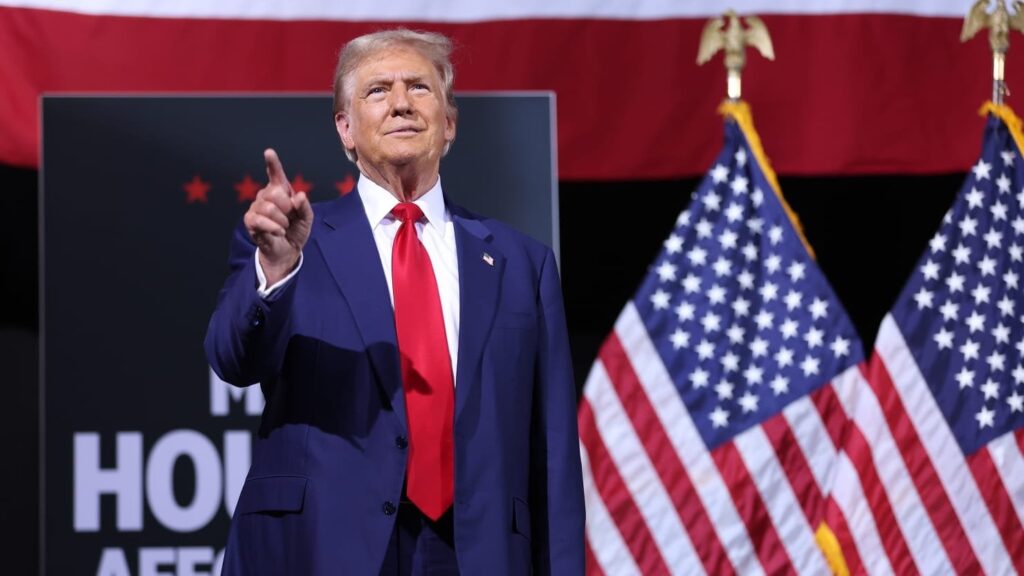 トランプ氏、選挙に負けたら誰を責めるか明らかに