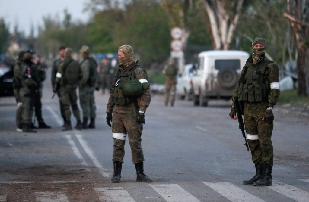 ロシアはウクライナの射撃位置を探るため自国の軍隊を囮として利用している ― ハリコフの部隊集合