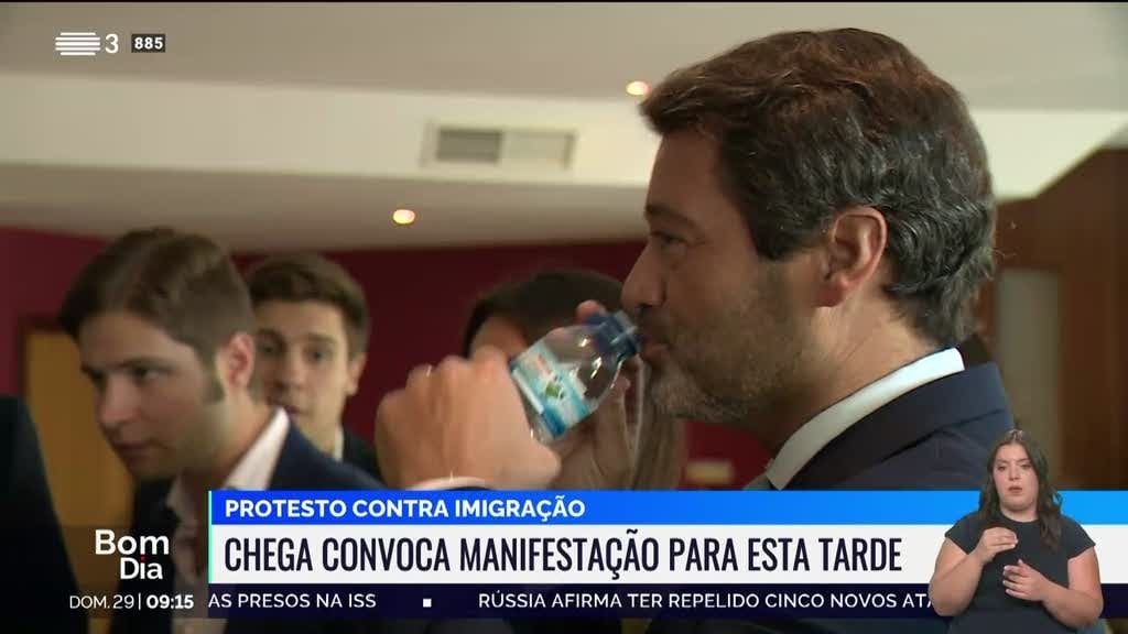 チェガが呼びかけた移民反対デモ、反対デモが反対