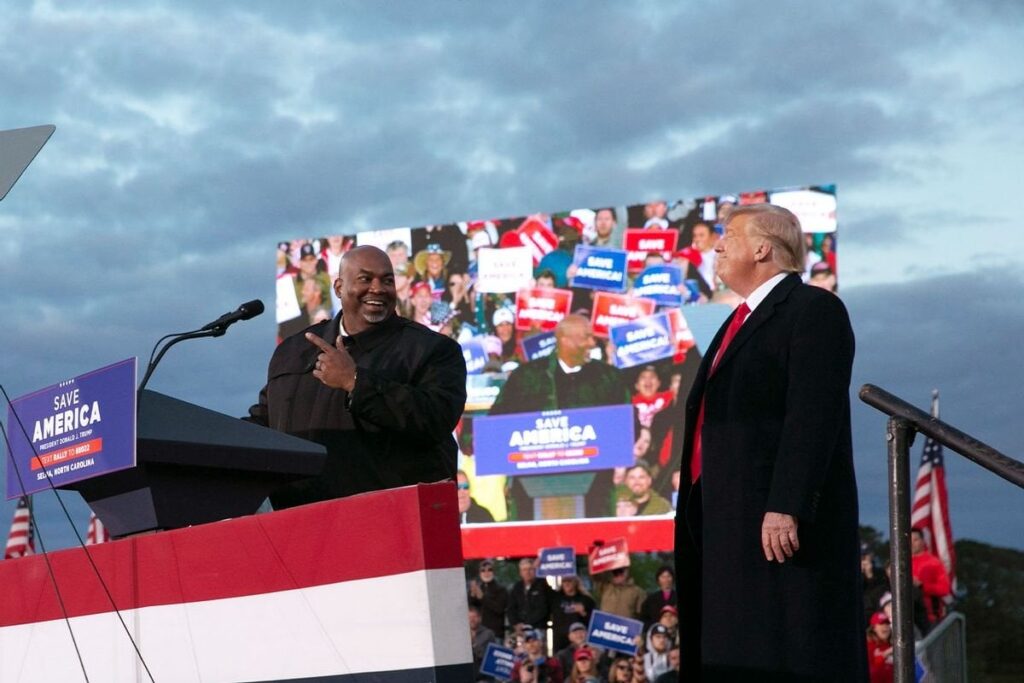 トランプ大統領、「黒人のナチス」マーク・ロビンソンへの支持撤回を拒否