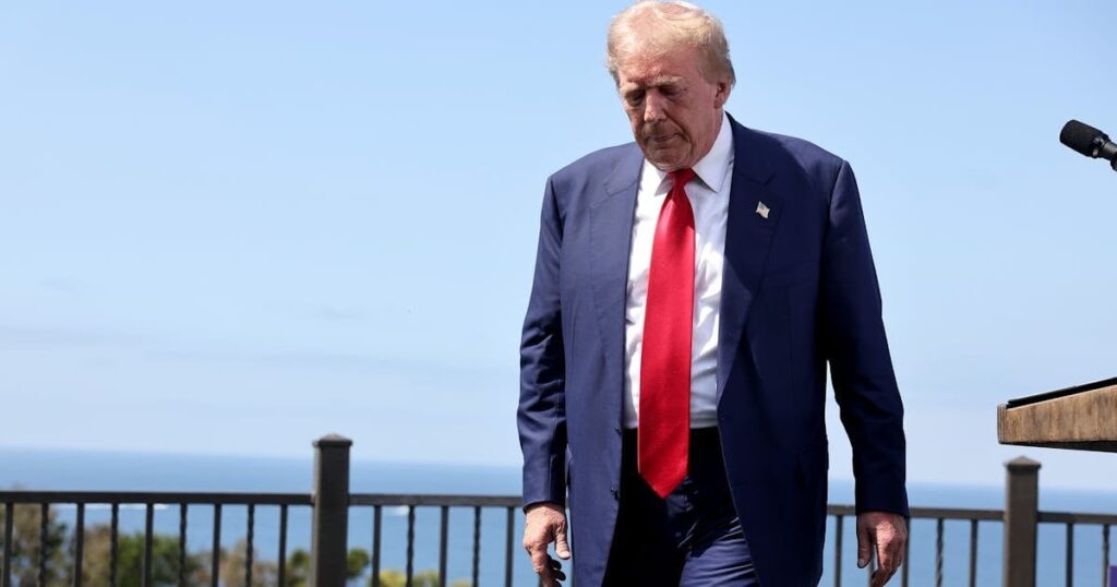 トランプ大統領の奇妙でエネルギーの低い演説は、さらに奇妙な展開で終わる