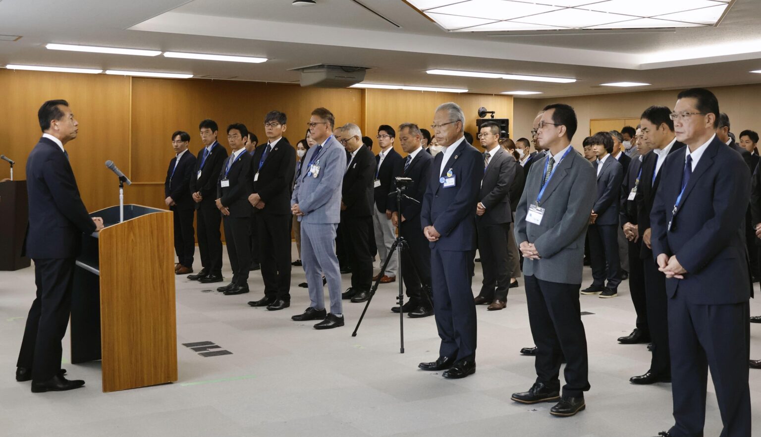 JCO臨界事故から25年、東海村役場「忘れずに」黙祷捧げる - 1999年、作業員3人が大量被ばくし2人死亡