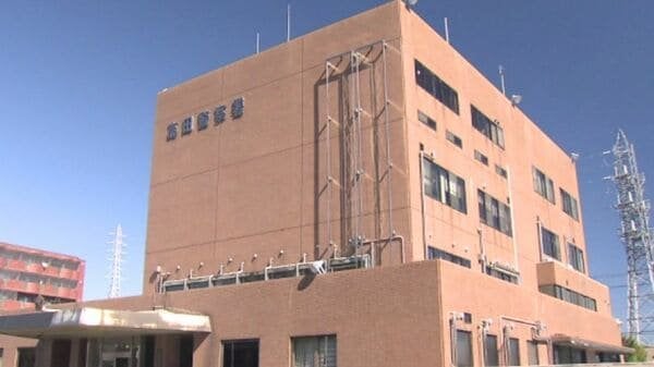 飼い猫のフン尿など入ったごみ袋を階下へ投げ捨て、マンション周囲の住宅6軒ほどに汚物飛散 - 逮捕された男「有料の指定ごみ袋、新しいのを出すのは面倒」