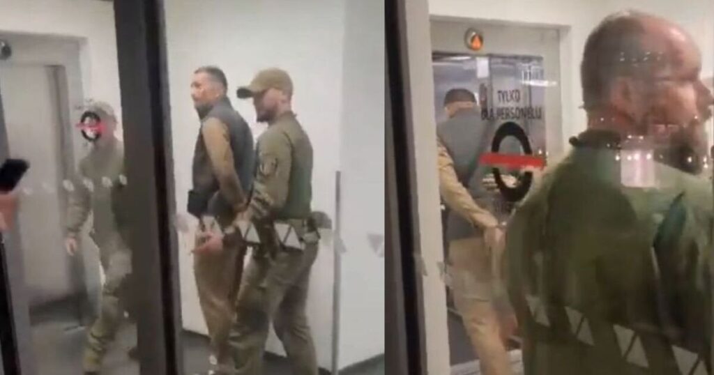 オレクサンドル・ウシク、ポーランド警察にクラクフ空港で拘束される