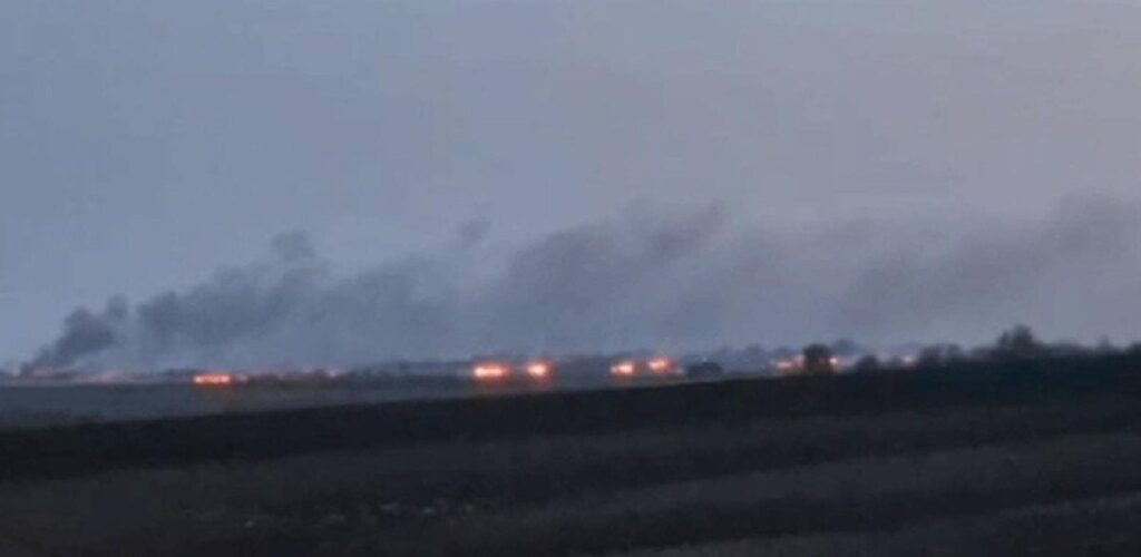 ウクライナ、占領下のマリウポリ近郊のロシアの弾薬庫を破壊、海軍発表