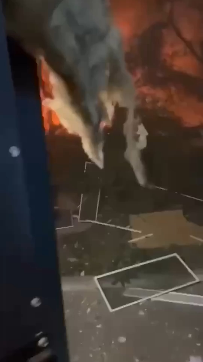 ロシア軍はハリコフの16階建てと9階建ての住宅に爆弾を投下した。3人の子供を含む20人以上が負傷した。ドニプロペトロフスク地方のクリヴィー・リフの町は前日にロケット弾攻撃を受けた。12歳の子供を含む少なくとも3人が死亡した。