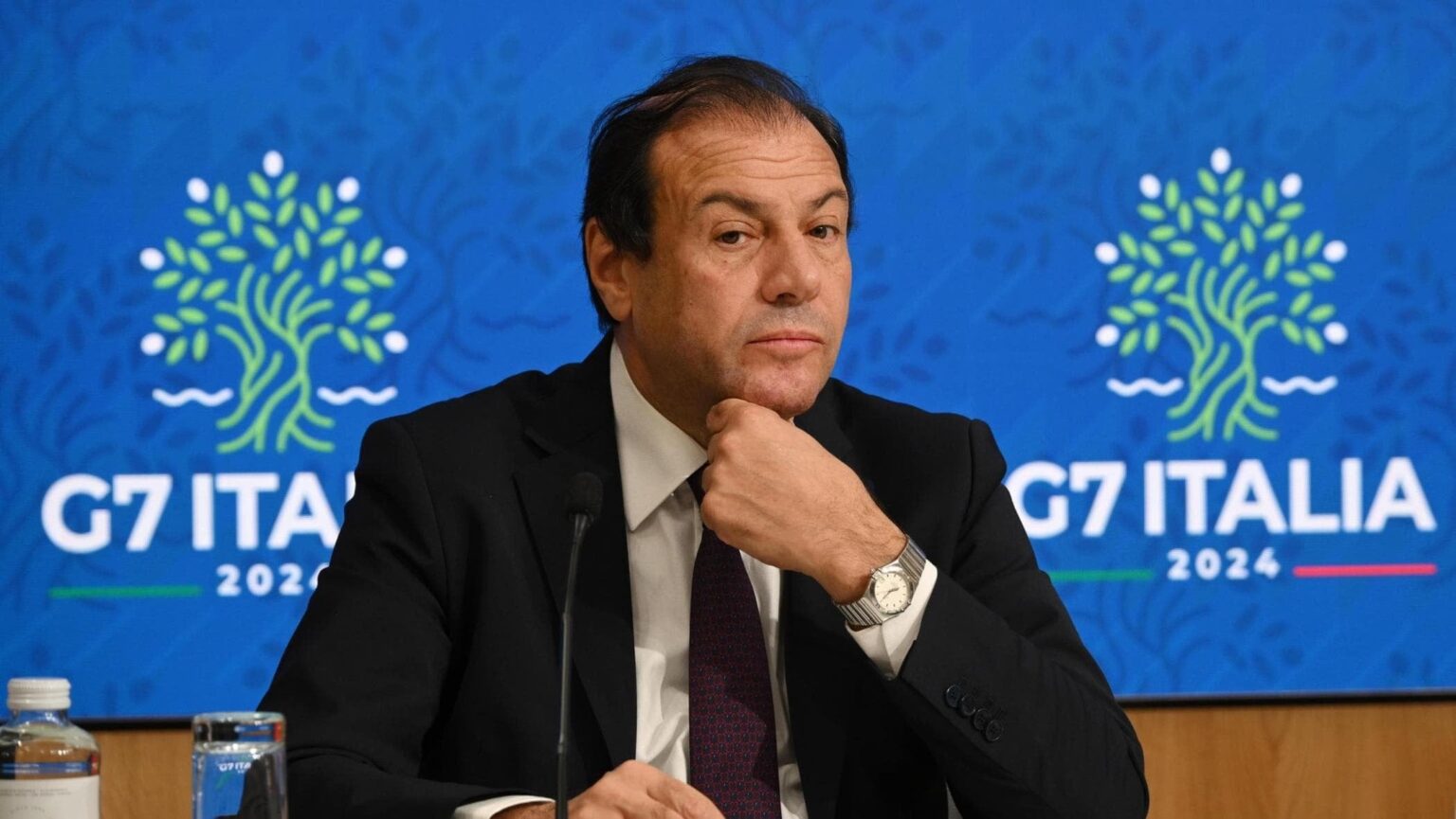 誰か [Orsomarso (FdI), Garavaglia (Lega) e Damiani (FI)] 「全面的な税金恩赦」のための修正をオムニバス法令に挿入し、2018年からの脱税額の5％が支払われることになる