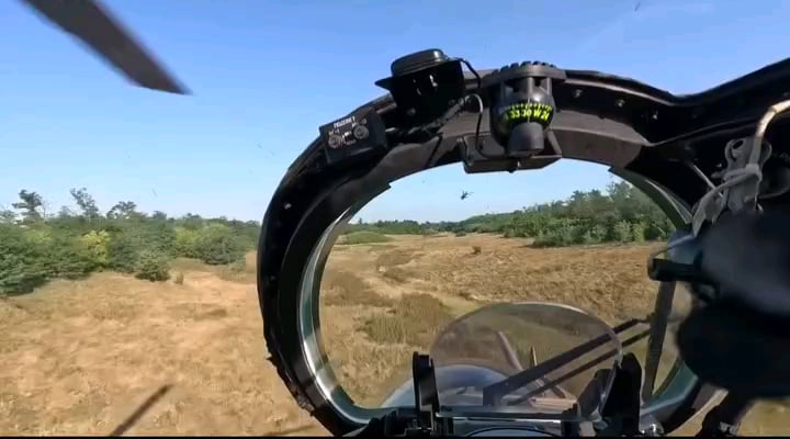 2024年9月、ウクライナのMi-24攻撃ヘリコプター2機が超低高度で前線に向かって飛行している。この技術により、航空機は攻撃の瞬間まで敵の対空防衛の影響を受けないが、電線などの地形の危険にさらされることになる。
