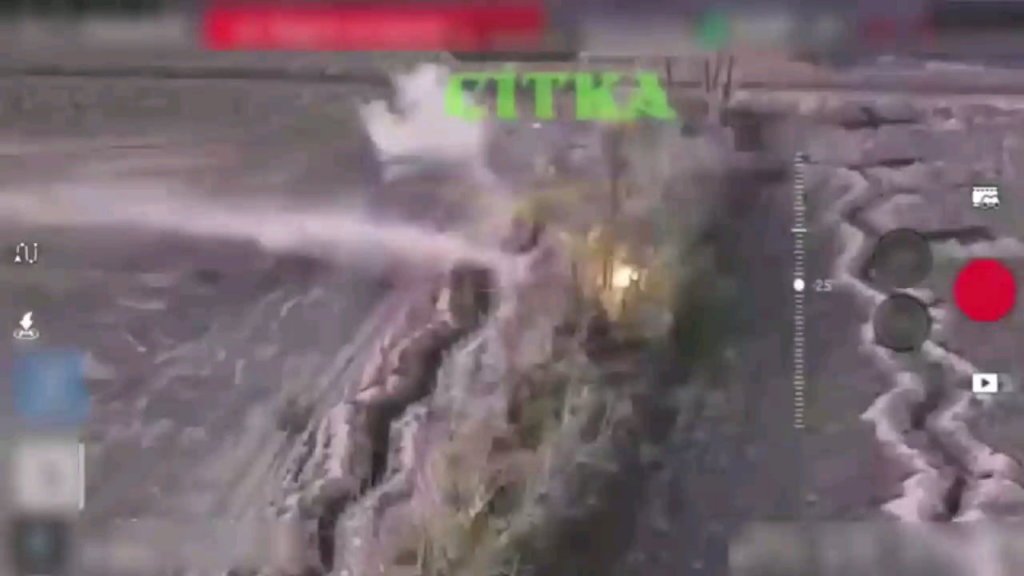 第115独立自動車化狙撃旅団第2機械化大隊の戦闘員が、BMP-1リマンスク方面の敵陣地への攻撃に成功した。