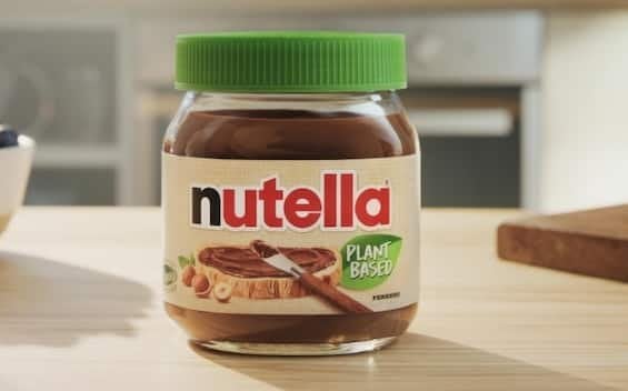 ビーガン ヌテラ、植物ベース バージョン: 緑色のキャップ、乳糖不使用。多くの古典的な材料をそのままに、脱脂粉乳の代わりにひよこ豆と米飴を使用しています。