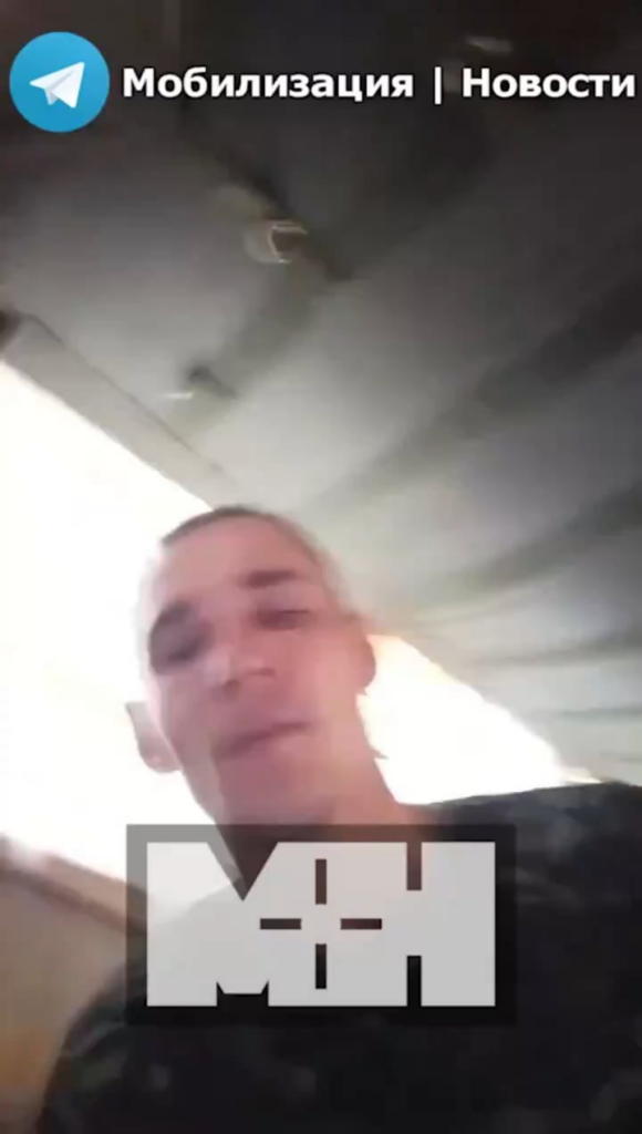 ロシア兵が治療を求めたため病院で手錠をかけられ、殴打された。兵士は負傷のため動くことができない。しつこく治療を求めたところ、縛られ、地下室に連れて行かれ、激しく殴打された。