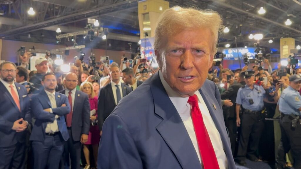 TV 2 のジャーナリストが突然トランプ大統領の目の前に来てしまった