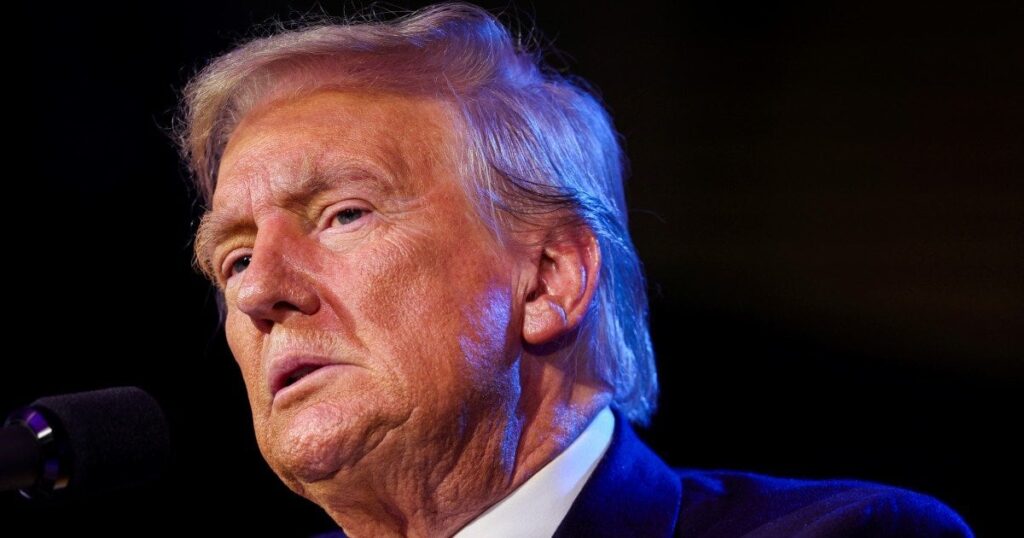 トランプ氏は、現在は削除されたTruth Socialの投稿で、ハリス氏とディディ氏の偽写真をシェアした。